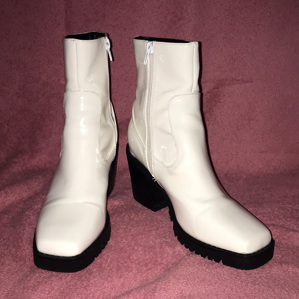 EGO White Vinyl Square Toe Western Boots sz 7 - EUC